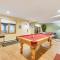 ⛰⛵️⛱Mt. Maplewood Lodge❤️Seasonal Specials ☆Poconos☆Cabin☆Hot⛷Tub☆Game Room☆