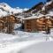 Duplex de standing au pied des pistes avec cheminée, terrasse et garage – Modane - FR-1-694-329