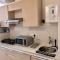 Good Stay Pool view stylish Studio Apartment,6km from Airport, 307