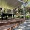 Villa immersa nel verde a 150mt dal mare adiacente al Forte Village Resort