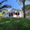 Villa immersa nel verde a 150mt dal mare adiacente al Forte Village Resort