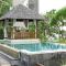 Spacious 3 Bedrooms Private Pool Beachfront Villa in Seminyak - تشانغو