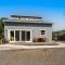 New Home- Minutes from Beach Foosball & Yard