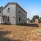 New Home- Minutes from Beach Foosball & Yard
