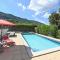 Nice Home In Maubec With 3 Bedrooms, Private Swimming Pool And Outdoor Swimming Pool - Maubec