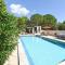 Nice Home In Maubec With 3 Bedrooms, Private Swimming Pool And Outdoor Swimming Pool - Maubec