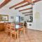 Nice Home In Maubec With 3 Bedrooms, Private Swimming Pool And Outdoor Swimming Pool - Maubec