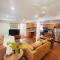 Beachside Suite Spacious 3BR 2BA Apartment with Kitchen AC Patio BBQ - Kailua