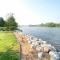 Riverfront Retreat! Water front and dog friendly! - Two Rivers