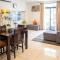 Embassy Gardens 2 Bed Apartment W/Pool View