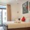 Embassy Gardens 2 Bed Apartment W/Pool View