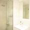 Embassy Gardens 2 Bed Apartment W/Pool View