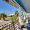Waterfront Dauphin Island Home with Deck and Boat Dock - 多芬岛