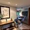 3 suites com Jacuzzi e Lareira - Duplex perto do Centro