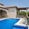 Villa with a pool in a beautiful garden - Tal Shaẖar
