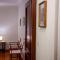 Peaceful apartment in piazza Venezia’s alleys