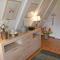 mit TV im Schlafzimmer