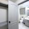 Chic, Quiet 2BR 2BA Near Shops & Restos!