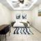 Chic, Quiet 2BR 2BA Near Shops & Restos!