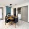 Chic, Quiet 2BR 2BA Near Shops & Restos!