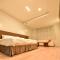 Two Couples Leisure Art Motel