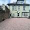 Quirky 2-bed flat w/ parking central Kingsbridge