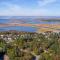 Donna’s Charm: 3 BR/king-suite/pools/golf