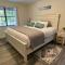 Donna’s Charm: 3 BR/king-suite/pools/golf
