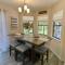 Donna’s Charm: 3 BR/king-suite/pools/golf