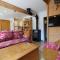 Charming 4-bed Chalet, Mountain Views, Double Garage