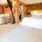 Charming 4-bed Chalet, Mountain Views, Double Garage