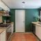 Angelic Centro 2BR, Pool & Jacuzzi, Gated Village