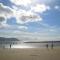 Wind and Waves Apartment by Seaside Llandudno