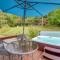 The Sunrise Cottage with Hot Tub, 3 Mi to Downtown