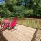 Pine Forest Zen Cottage - 10 Min to Fort Bragg