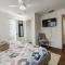 5min-Grant park with Fenced Yard, Parking and Pet Friendly