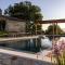 Hilltop villa with infinity pool and Todi views