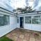 Superb Chalet In Nearby Hemsby Beach In Norfolk With Free Wifi Ref 00122Ba