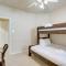 4 Mi to Six Flags Spring Vacation Home