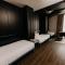 Waymores Guest House & Casual Club