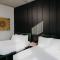 Waymores Guest House & Casual Club
