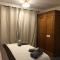 Comfortable Home away from Home, spacious 2 bedroom town house,self catering, free parking, walking distance to Cheltenham town centre