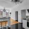 Warsaw Castle Apartments - Prime Location, Historic City Center, Castle View, Fast Internet - by Rentujemy