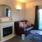 Comfortable Home away from Home, spacious 2 bedroom town house,self catering, free parking, walking distance to Cheltenham town centre