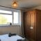 Comfortable Home away from Home, spacious 2 bedroom town house,self catering, free parking, walking distance to Cheltenham town centre