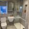 Keer Side Lodge, Luxury lodge with private hot tub at Pine Lake Resort