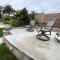 Modern 3 King Beds, Beautiful Large Backyard, WFH, Long Stays, Waterfall, WI-FI, FWY, 25 mins to Beach
