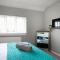Luxurious 3-BR Contractor Stay, Holidays, Races, long stays, FREE Unlimited Wi-Fi, Parking