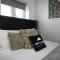 Luxurious 3-BR Contractor Stay, Holidays, Races, long stays, FREE Unlimited Wi-Fi, Parking