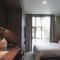 Amrise Hotel Kitchener, Check In 9PM, Check Out 8AM